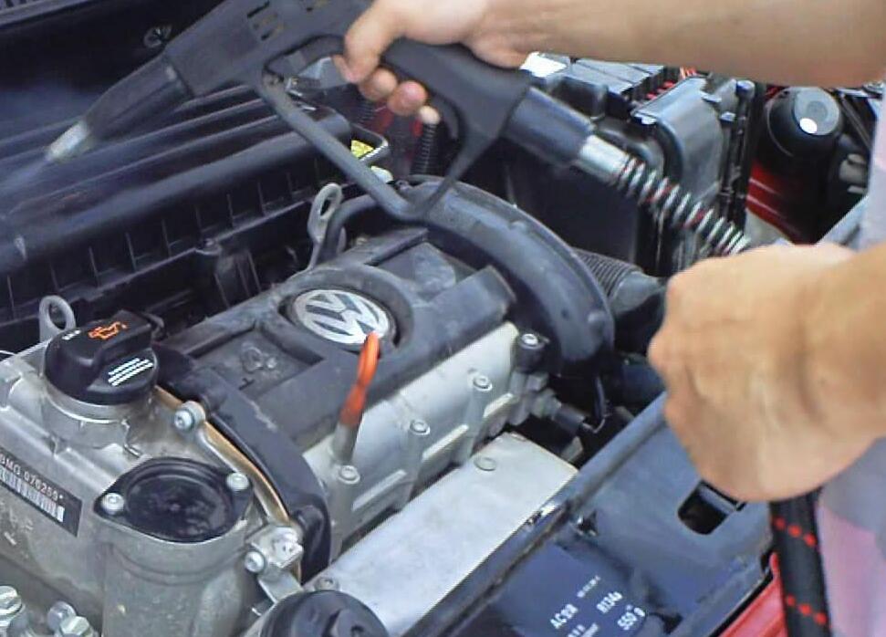 蒸汽洗車機(jī)洗車現(xiàn)場(chǎng) 蒸汽洗車機(jī)洗車現(xiàn)場(chǎng)